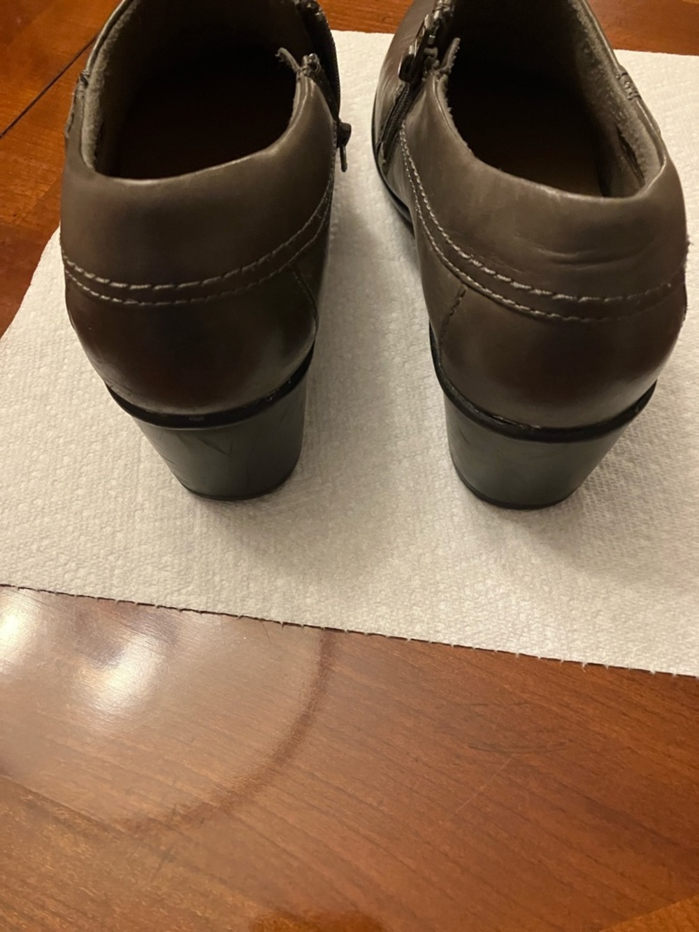 CLARK’S. Dark Green Leather With Side Zipper Shoe. Size 7.5. VERY NICE! - Picture 12 of 14